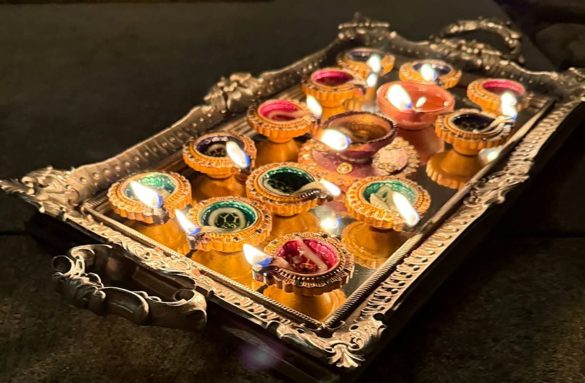 Decorative diya trays