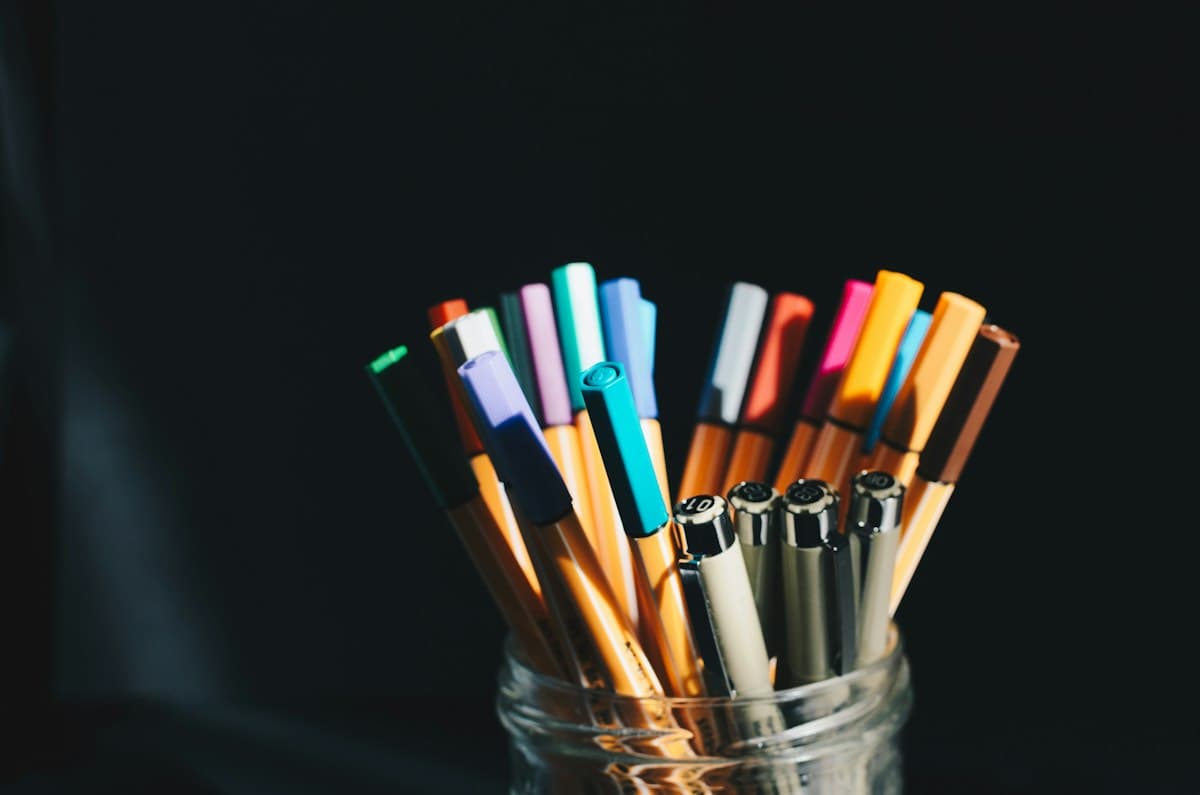 Sketch pens & markers